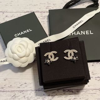 シャネル(CHANEL)の新品　CHANEL 22K ピアス　ココマーク　パール　お花　ビジュー(ピアス)