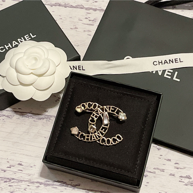 CHANEL - 新品 CHANEL 22B ブローチ ccマーク ココマーク ロゴの通販