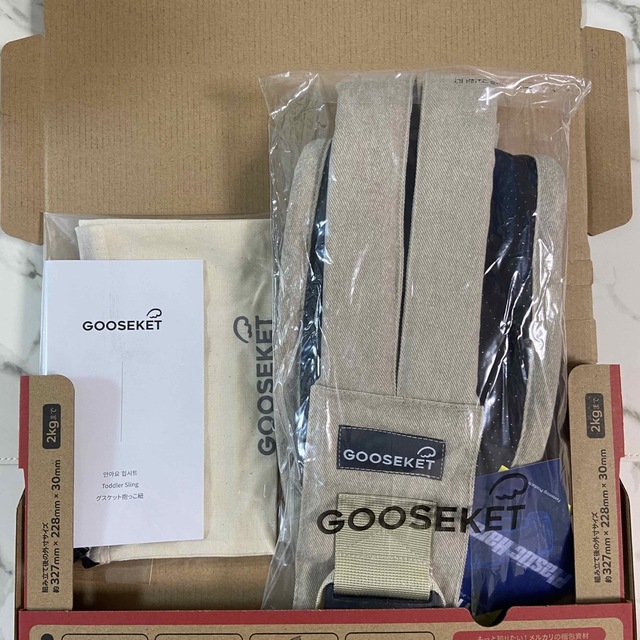 GOOSEKET(グスケット)のGOOSEKET  グスケット　抱っこひも　ベージュ キッズ/ベビー/マタニティの外出/移動用品(抱っこひも/おんぶひも)の商品写真