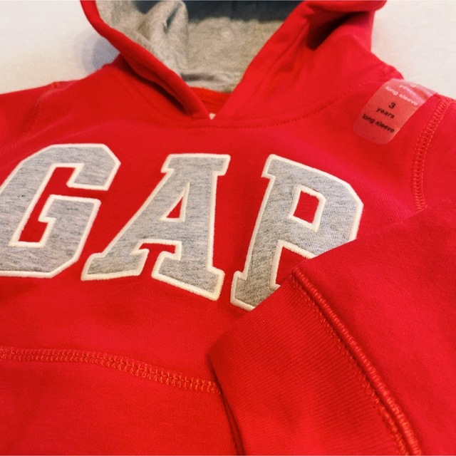 babyGAP(ベビーギャップ)の【新品】baby GAPパーカースウェット/ユニセックス夏冬可子ども服（レッド） キッズ/ベビー/マタニティのキッズ服女の子用(90cm~)(その他)の商品写真