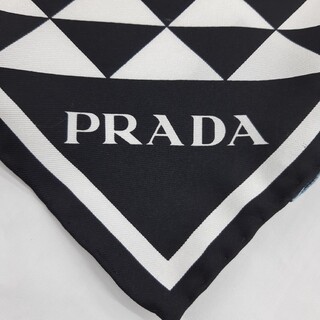 PRADA - PRADA プラダ プリントツイルスカーフの通販 by バーバリー ...