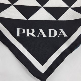 PRADA - PRADA プラダ プリントツイルスカーフの通販 by バーバリー ...