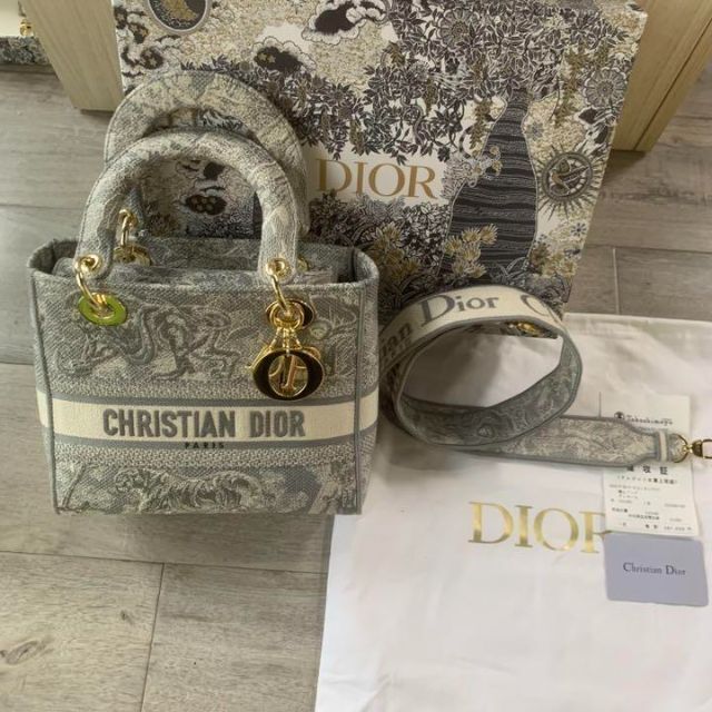 生まれのブランドで Christian Dior - LADY D-LITEミディアムバッグ ハンドバッグ