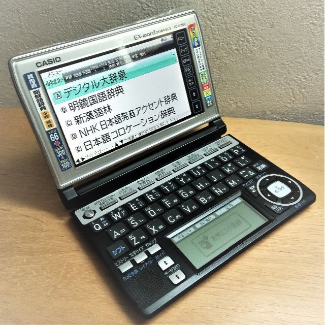 CASIO(カシオ)の📟CASIO 電子辞書 EX-word XD-A7600 韓国語モデル スマホ/家電/カメラのPC/タブレット(電子ブックリーダー)の商品写真