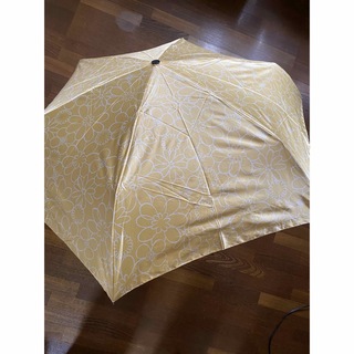 ビバユー(VIVAYOU)の新品未使用VIVA YOU ビバユーの折り畳み雨傘　クリーム花柄自動折り畳み式(傘)