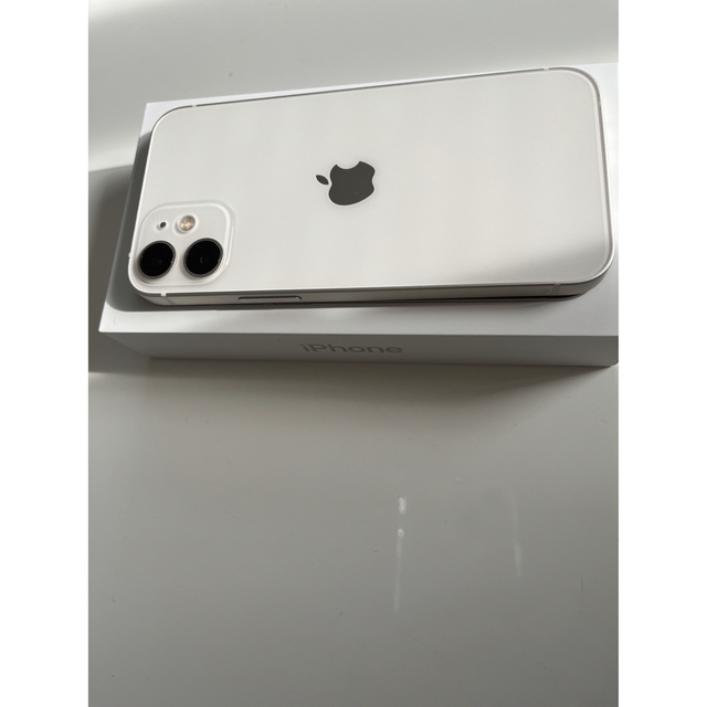 iPhone(アイフォーン)の【美品】Apple iPhone12 mini 256GB ホワイト スマホ/家電/カメラのスマートフォン/携帯電話(携帯電話本体)の商品写真