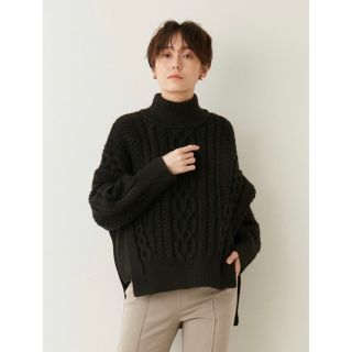 silent夏帆さん着用　emmi atelier ポンチョ風ケーブルニット川口春奈