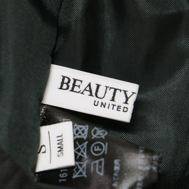 BEAUTY&YOUTH UNITED ARROWS(ビューティアンドユースユナイテッドアローズ)のBEAUTY&YOUTH ビューティアンドユース パンツ イージーパンツ ボトムス ズボン 22秋冬 チャコールグレー FREE ボリューム タック ギャザー ツイル ポリエステル ウール 暖かい カジュアル 体型カバー 楽ちん 【レディース】【中古】【K3626】 レディースのパンツ(カジュアルパンツ)の商品写真