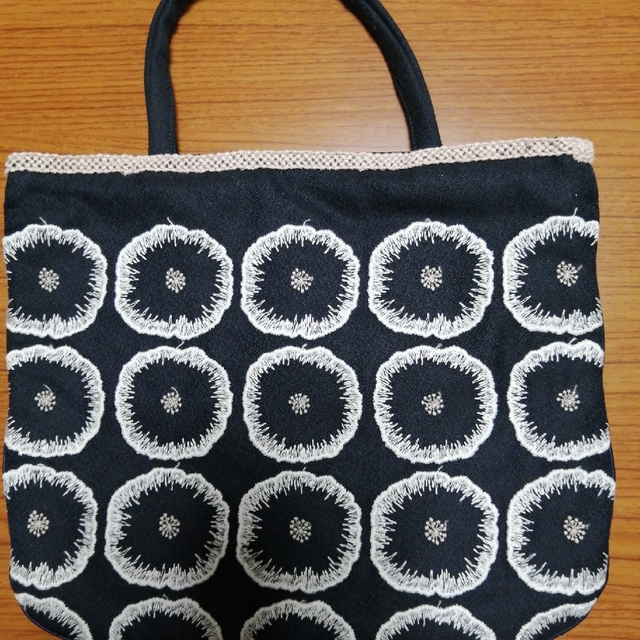 mina perhonen(ミナペルホネン)のミナペルホネン　jelly flowerレッスンバッグ レディースのバッグ(トートバッグ)の商品写真