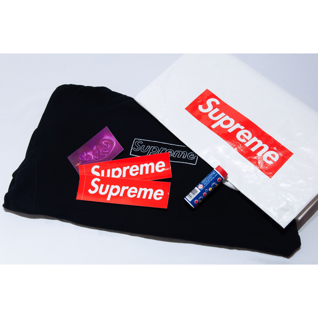 Supreme(シュプリーム)のKAWS Chalk Logo Hooded Sweatshirt サイズL メンズのトップス(パーカー)の商品写真