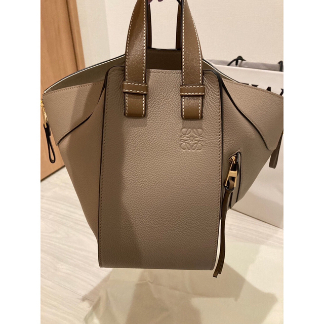 LOEWE(ロエベ)のLOEWE♦︎ハンモック スモール サンド/ミンク　廃盤商品 レディースのバッグ(ハンドバッグ)の商品写真