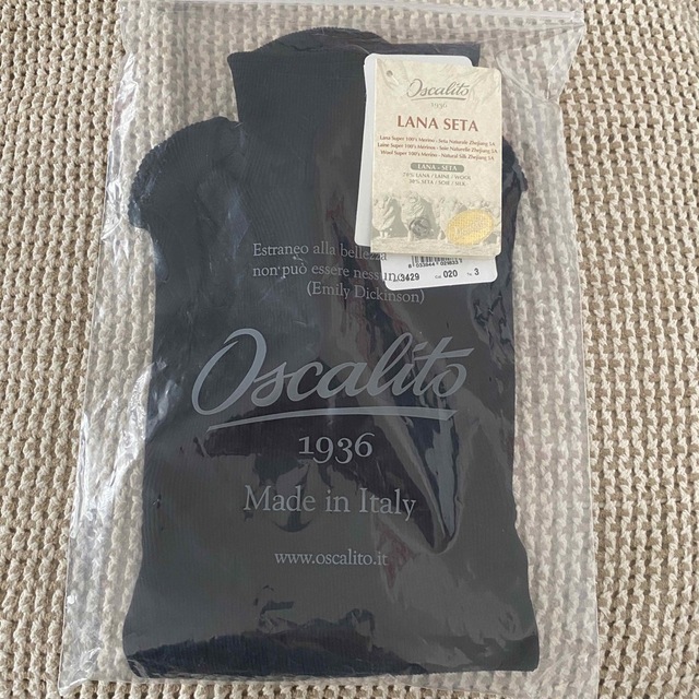 Oscalito オスカリート　ウールシルク　ハイネック　タートル　黒　3 新品 レディースのトップス(ニット/セーター)の商品写真