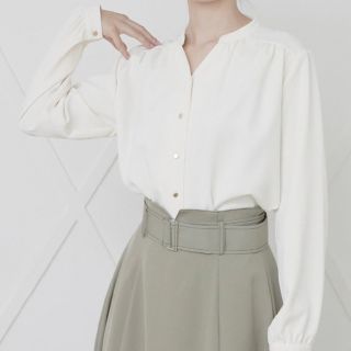 エヌナチュラルビューティーベーシック(N.Natural beauty basic)の新品未使用　is amulet. ブラウス　オフホワイト(シャツ/ブラウス(長袖/七分))