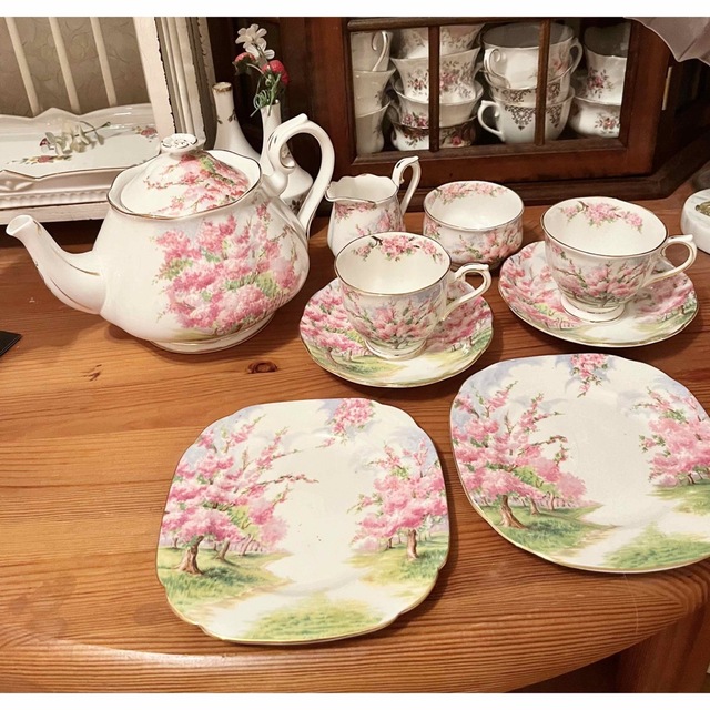 25％OFF】 ROYAL ALBERT ブロッサムタイム ティータイムセット総額