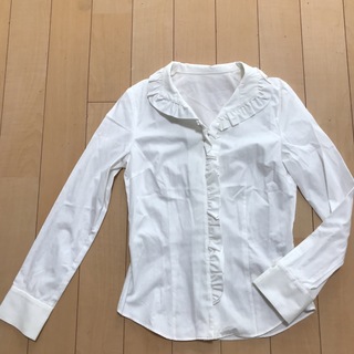 ミッシェルクラン(MICHEL KLEIN)のMK ミッシェルクラン フリル付きシャツ 　ブラウス 　ホワイト　38(シャツ/ブラウス(長袖/七分))