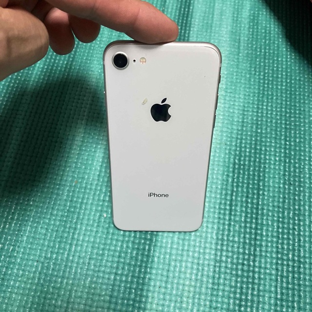 Apple(アップル)のiphone8 スマホ/家電/カメラのスマートフォン/携帯電話(スマートフォン本体)の商品写真