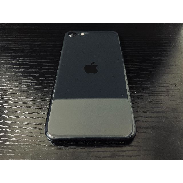 激安通販の iPhone SE 第2世代 64GB SIMフリー ブラック箱と付属品