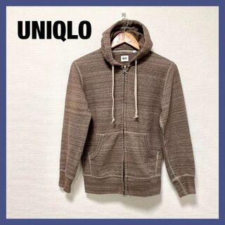 ユニクロ(UNIQLO)のほぼ未使用　UNIQLO ユニクロ　メンズフード付きパーカー　ブラウン　S(パーカー)