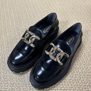 【予約受付中】靴TOD'S - 美品♡トッズ フリンジゴンミーニ ホワイト 38.5の通販|ラクマ