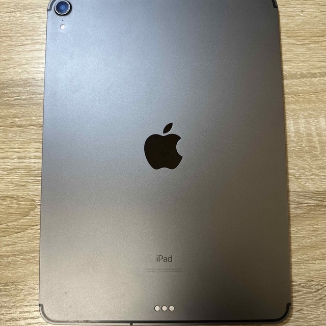 Apple(アップル)のジャンク　iPad Pro 11 インチ　第一世代　セルラーモデル  スマホ/家電/カメラのPC/タブレット(タブレット)の商品写真