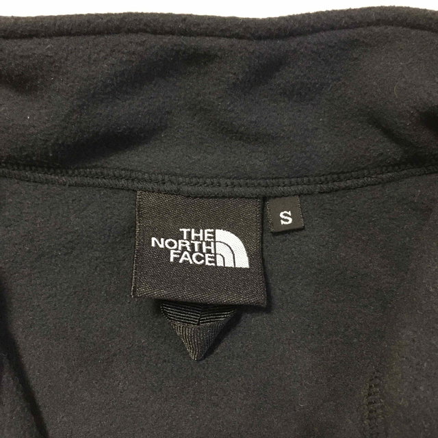 THE NORTH FACE(ザノースフェイス)のうっちー様専用　マウンテンバーサマイクロジャケット　ブラック　Ｓサイズ メンズのジャケット/アウター(マウンテンパーカー)の商品写真