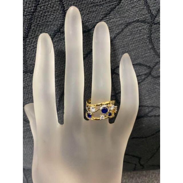 （1021）11号　ゴールド×ブルー系スワロフスキーワイドリング　爪留め仕様 レディースのアクセサリー(リング(指輪))の商品写真