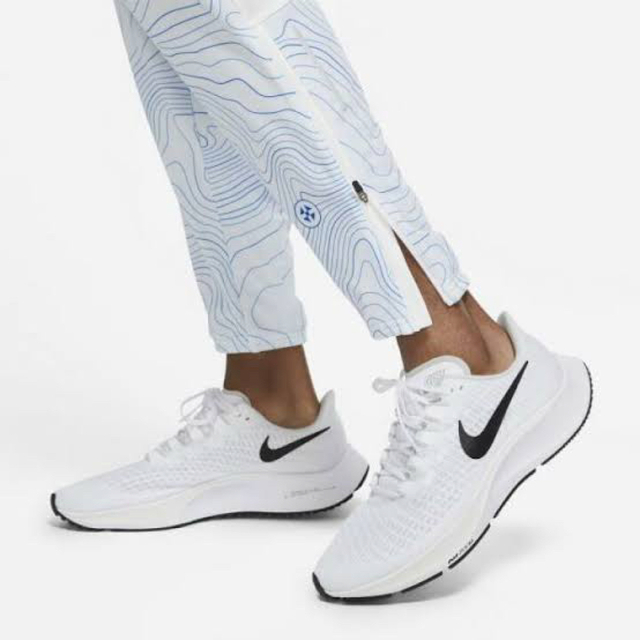 NIKE(ナイキ)のNIKE ナイキ エッセンシャルパンツ ランパン ジャージ 新品 スポーツ/アウトドアのランニング(ウェア)の商品写真