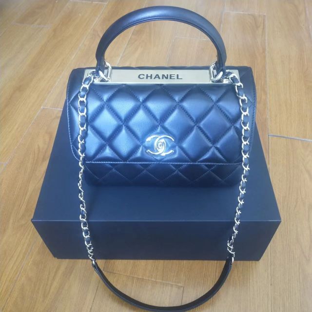 安いそれに目立つ CHANEL トップハンドル フラップバック 2wayショルダー マトラッセ シャネル - ショルダーバッグ