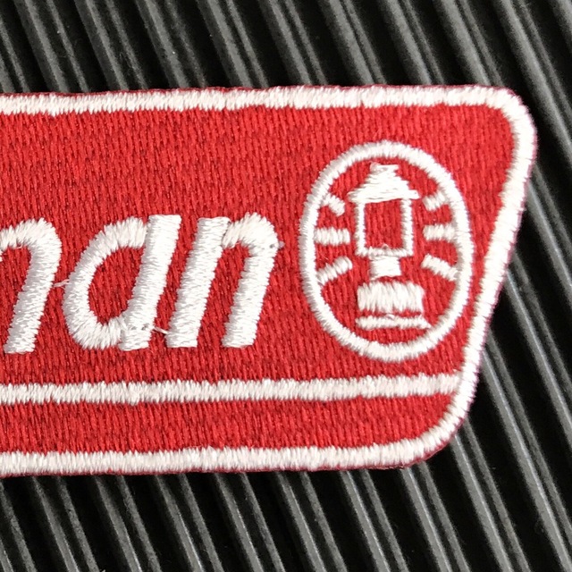 Coleman(コールマン)のCOLEMAN コールマン ロゴ アイロンワッペン パッチ 2枚セット -P スポーツ/アウトドアのアウトドア(その他)の商品写真
