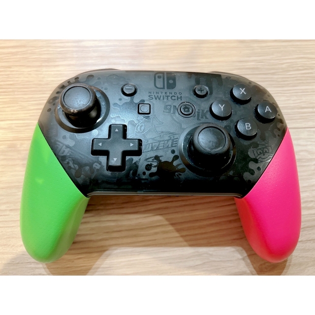 任天堂(ニンテンドウ)のNintendo Switch 純正プロコン　スプラトゥーン2エディション エンタメ/ホビーのゲームソフト/ゲーム機本体(その他)の商品写真