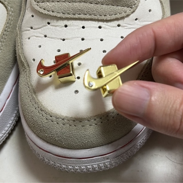 NIKE(ナイキ)のAIR FORCE 1 LOW "FIRST USE" LIGHT STONE メンズの靴/シューズ(スニーカー)の商品写真