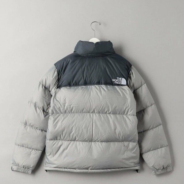 THE NORTH FACE(ザノースフェイス)のM　新品　ノースフェイス　ヌプシ　ND92234 正規品　グレー　NUPTSE メンズのジャケット/アウター(ダウンジャケット)の商品写真