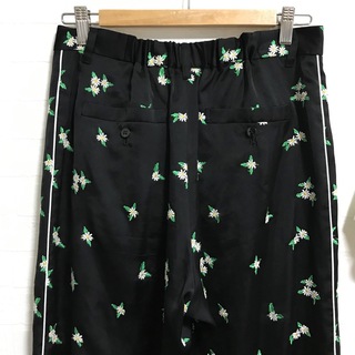 AKIRANAKA - アキラナカ 花柄 刺繍 パンツ 黒の通販 by N shop