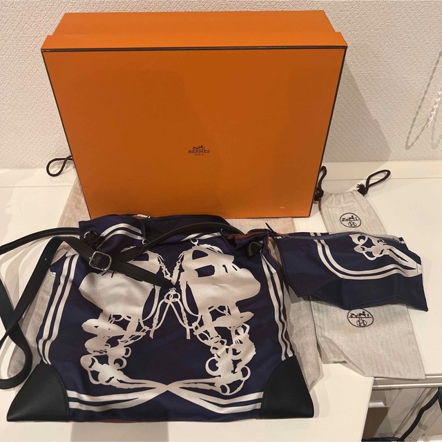 Hermes(エルメス)のHERMES エルメス シルキーシティ 33 シルク レザー ショルダーバッグ レディースのバッグ(ショルダーバッグ)の商品写真