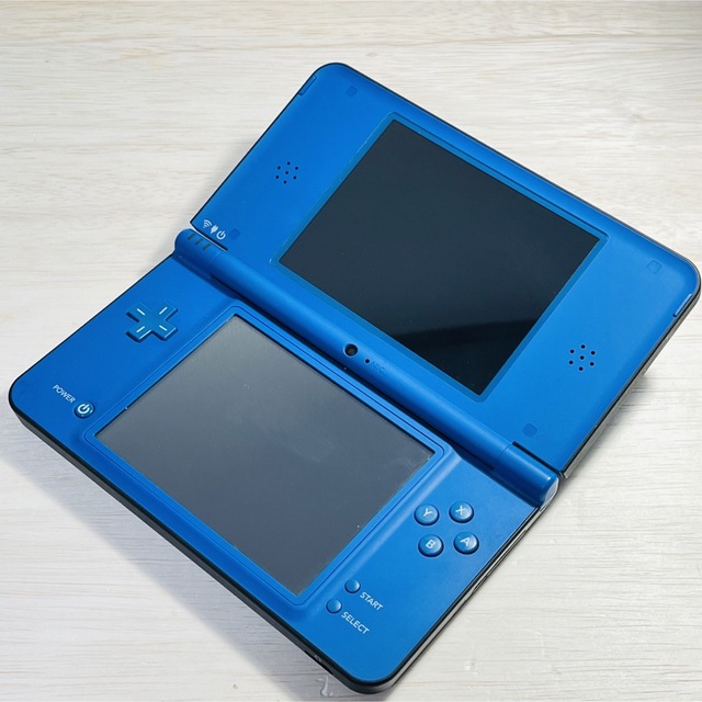 ニンテンドーDS(ニンテンドーDS)のdsi ll ブルー　動作確認済　01024 エンタメ/ホビーのゲームソフト/ゲーム機本体(携帯用ゲーム機本体)の商品写真