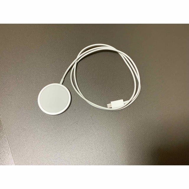 Apple(アップル)のApple MagSafe充電器 [MHXH3AM/A] スマホ/家電/カメラのスマートフォン/携帯電話(バッテリー/充電器)の商品写真