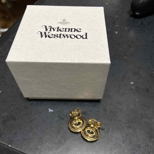 日本正規品 vivienne Vivienne westwoodゴールドピアス(両耳) Vivienne