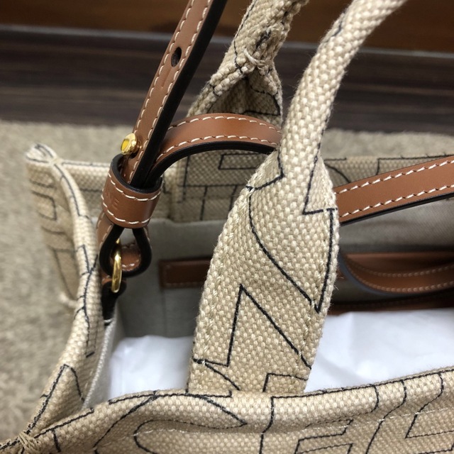 celine(セリーヌ)のCELINE スモール カバ タイス レディースのバッグ(トートバッグ)の商品写真