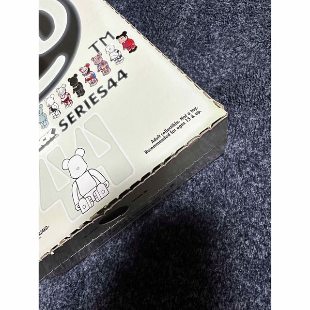 BE@RBRICK(ベアブリック)のBE@RBRICK SERIES 44  (24個入、箱ダメージ有り) エンタメ/ホビーのフィギュア(その他)の商品写真