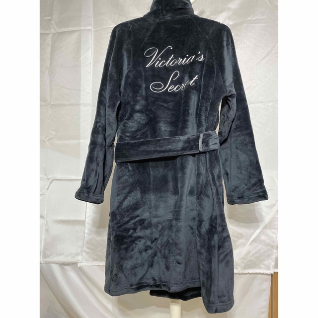 Victoria's Secret(ヴィクトリアズシークレット)のヴィクトリアズシークレット　Logo Short Cozy Robe レディースのルームウェア/パジャマ(ルームウェア)の商品写真