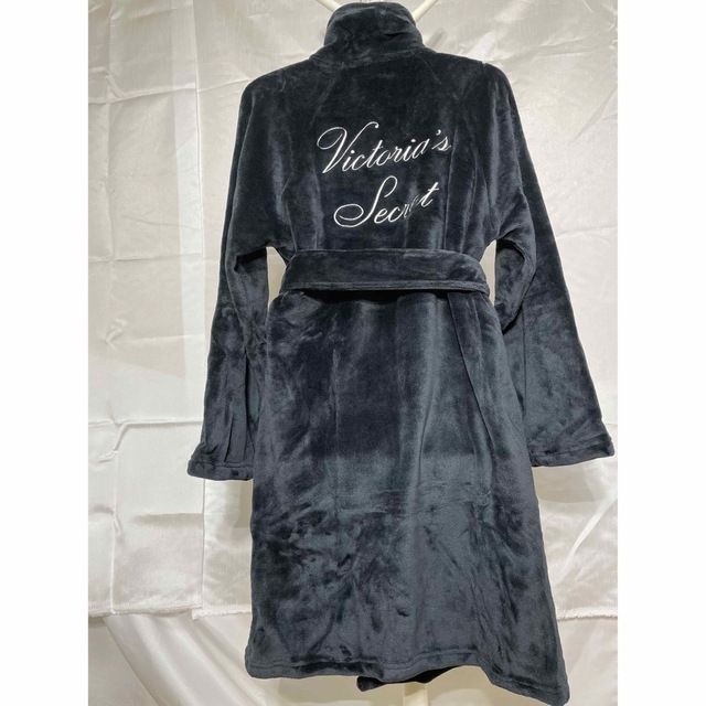 Victoria's Secret(ヴィクトリアズシークレット)のヴィクトリアズシークレット　Logo Short Cozy Robe レディースのルームウェア/パジャマ(ルームウェア)の商品写真