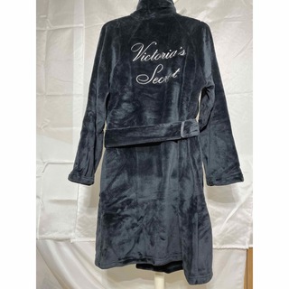 ヴィクトリアズシークレット(Victoria's Secret)のヴィクトリアズシークレット　Logo Short Cozy Robe(ルームウェア)