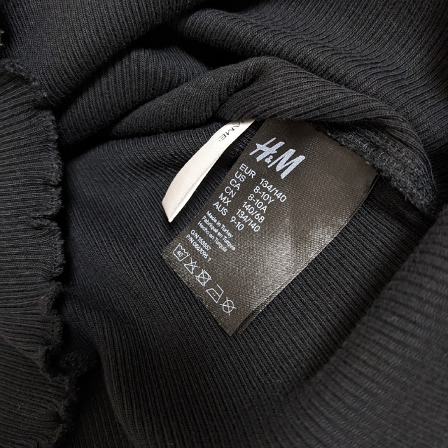 H&M(エイチアンドエム)のH&M キッズ　リブフリルトップス　y8-10 135ｾﾝﾁ キッズ/ベビー/マタニティのキッズ服女の子用(90cm~)(Tシャツ/カットソー)の商品写真