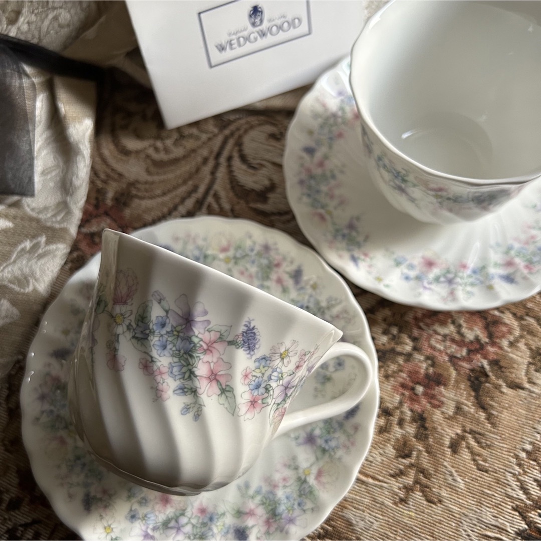 WEDGWOOD(ウェッジウッド)の英国製　黒壺　Wedgwood Angela カップ&ソーサー　ペア インテリア/住まい/日用品のキッチン/食器(食器)の商品写真