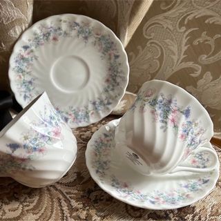 ウェッジウッド(WEDGWOOD)の英国製　黒壺　Wedgwood Angela カップ&ソーサー　ペア(食器)