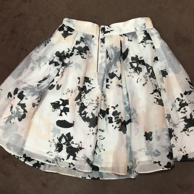 31 Sons de mode(トランテアンソンドゥモード)の花柄スカート/31sdm レディースのスカート(ミニスカート)の商品写真