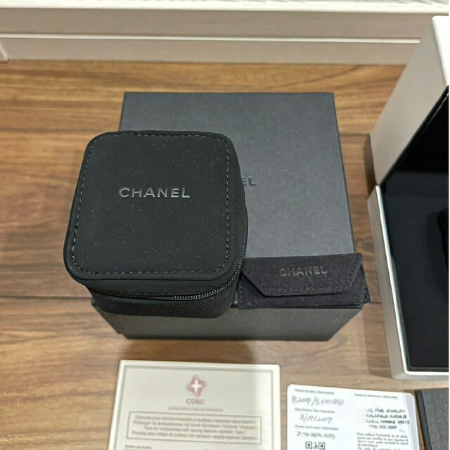 CHANEL(シャネル)の【値下中】シャネル J12 H2009 メンズ ホワイト9Pダイヤ クロノグラフ メンズの時計(腕時計(アナログ))の商品写真