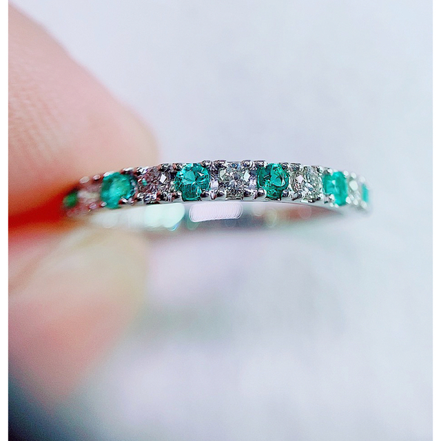 ★0.18ct★✨エメラルド0.14ctダイヤモンドハーフエタニティリング指輪 レディースのアクセサリー(リング(指輪))の商品写真