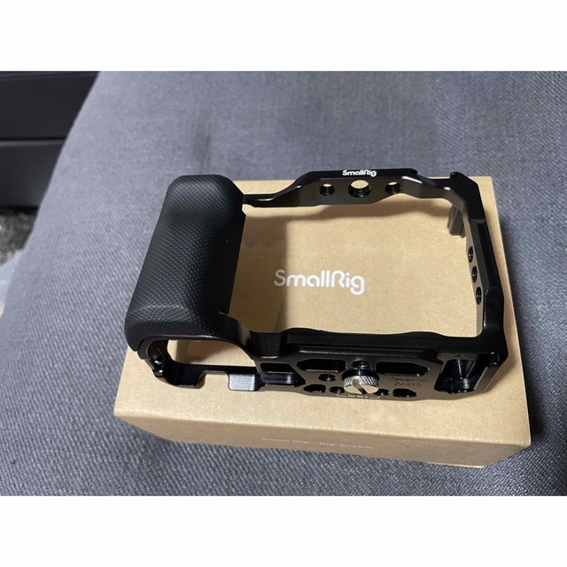 SmallRig ZV-E10用グリップ付きケージ(3538B) 3