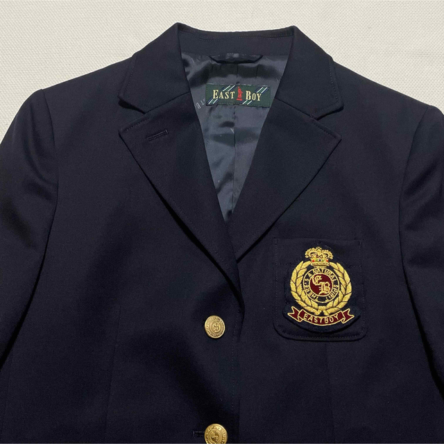 EASTBOY(イーストボーイ)の美品 イーストボーイ ブレザー 学生 制服 エンブレム 濃紺 9号 Mサイズ レディースのジャケット/アウター(テーラードジャケット)の商品写真